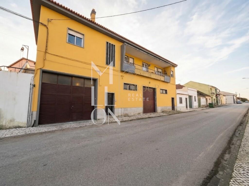 Armazém/Adega com 389 m² em funcionamento na atividade vinícola – Almeirim