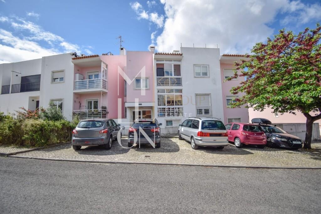 Exclusivo T2 com Logradouro de 48m², Box e Vista Serra de Sintra – Alcabideche
