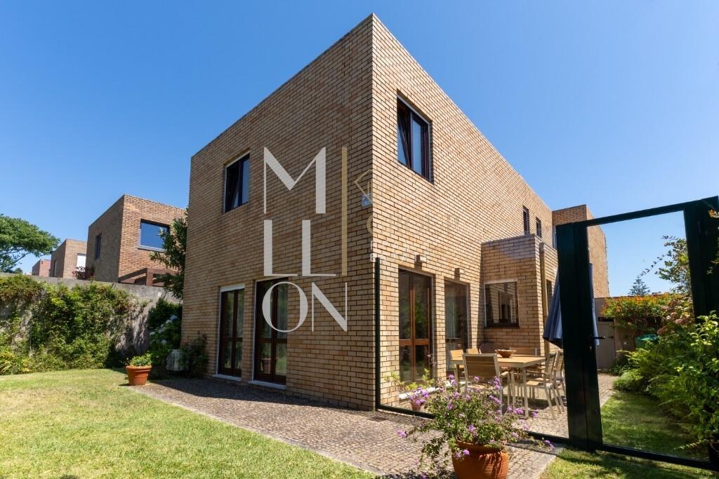 House with 4 Fronts, Garden and Garage – Near the Sea