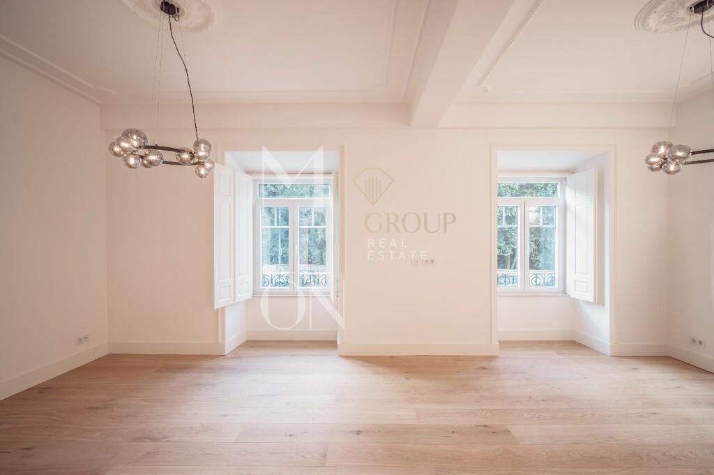 Living next to the Calouste Gulbenkian Foundation and El Corte Inglés is a true privilege.