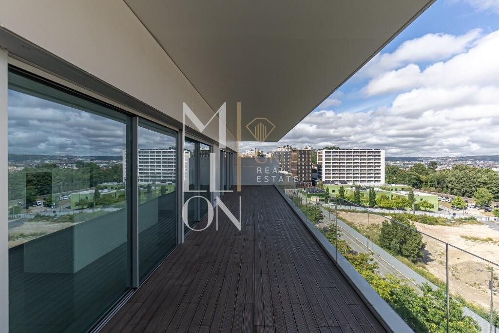 Exclusiva Penthouse T4 Nova para venda na nova Alameda das Antas.
