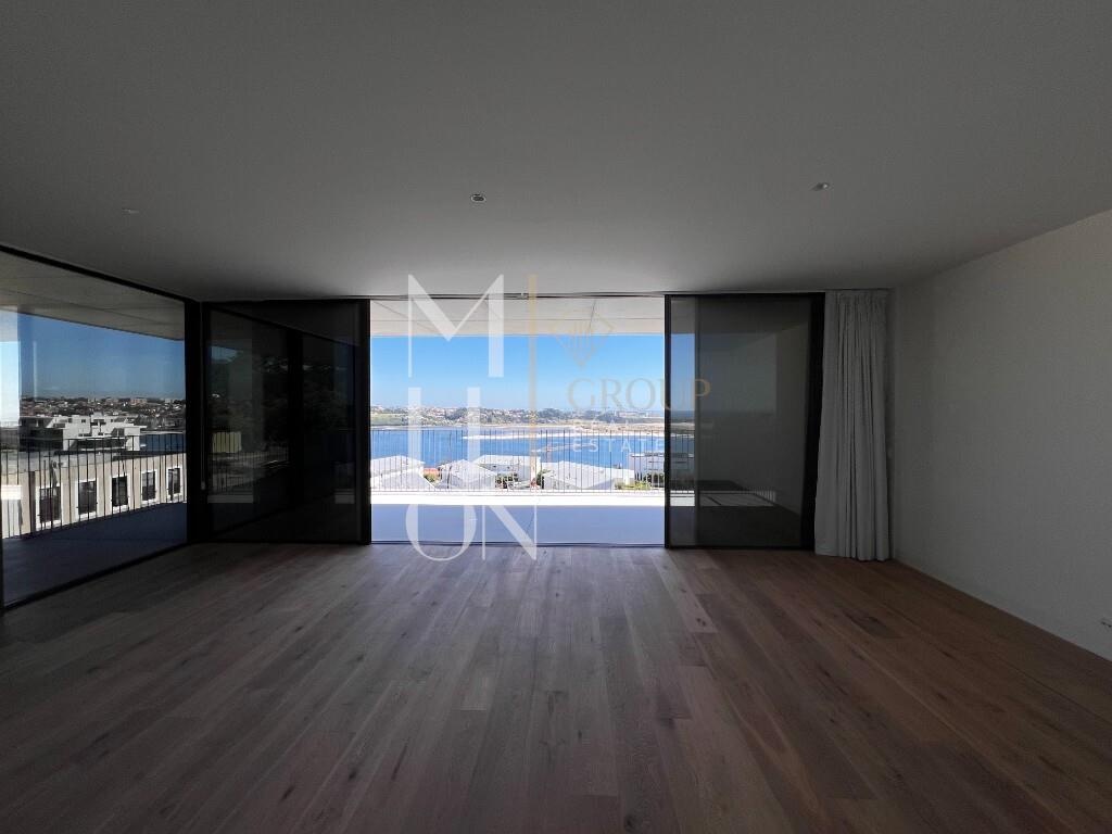 Apartamento T2 de 205,5 m² no coração da Foz do Douro - Porto