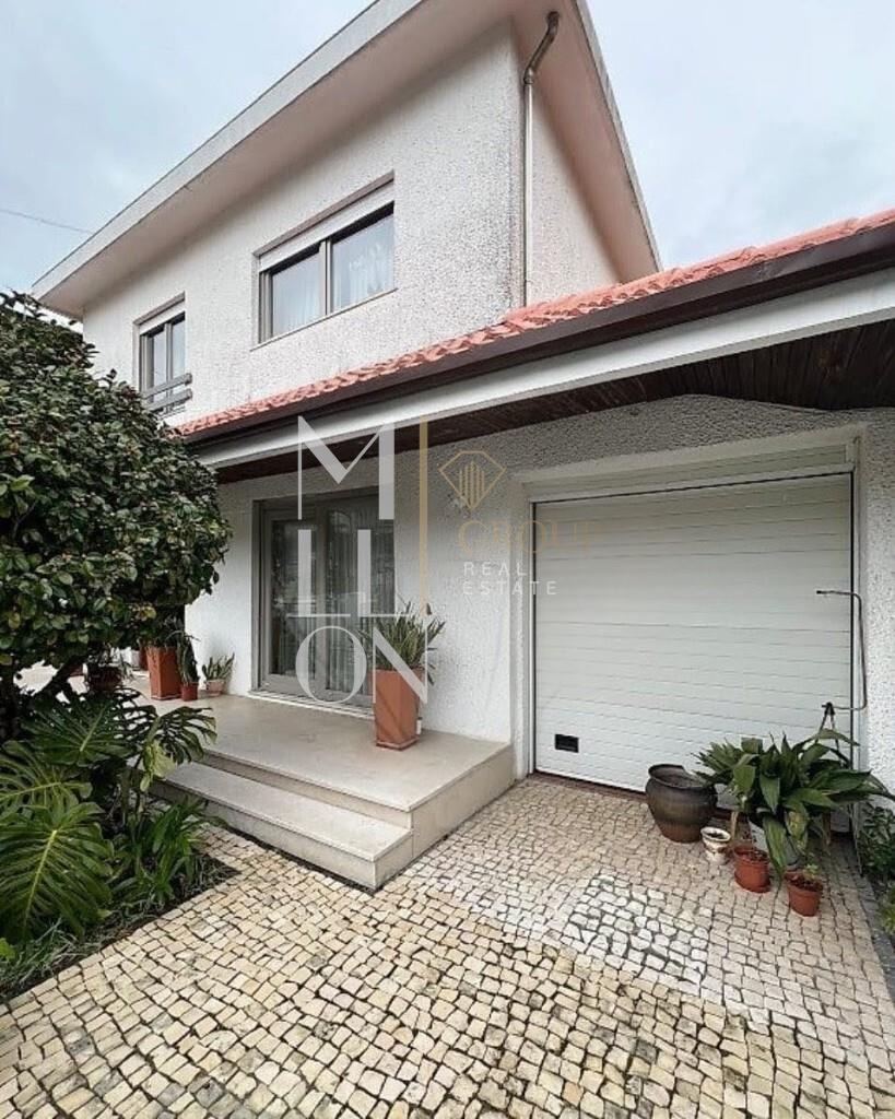 Alquiler – Casa amueblada de 3+1 habitaciones con sótano, garaje, planta baja y 1ª planta