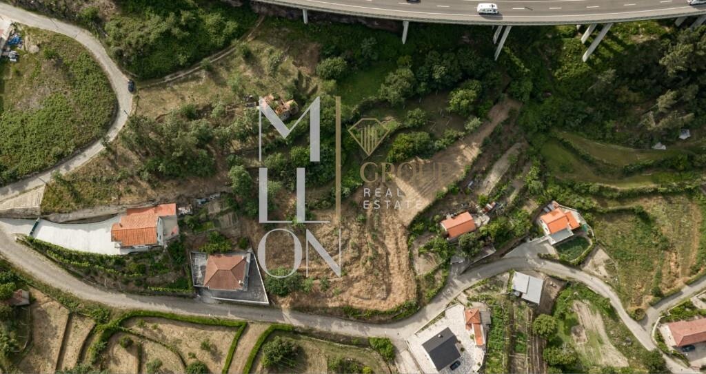 terreno excecional com 5.923 m2 em Vila Caiz