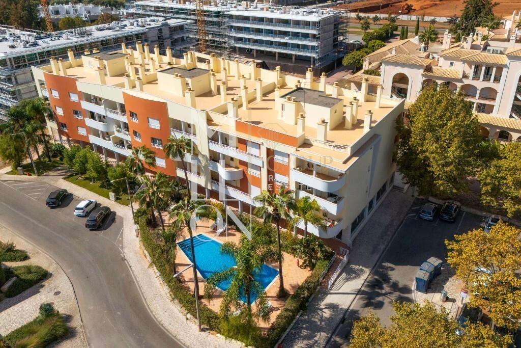 Penthouse T3 totalmente equipada e mobilada – Vilamoura