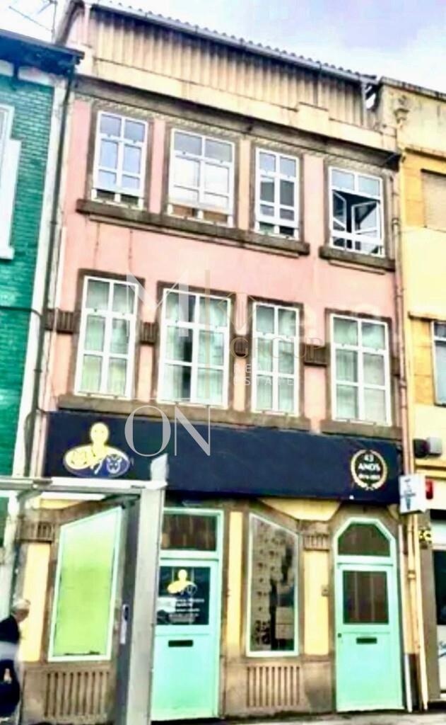 Prédio com espaço comercial + 3 pisos habitacionais | Avenida Fernão Magalhães – Porto