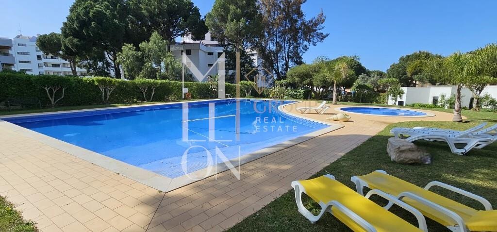 T1 Remodelado em Condomínio com Jardim e Piscina em Vilamoura | 5 min da Marina