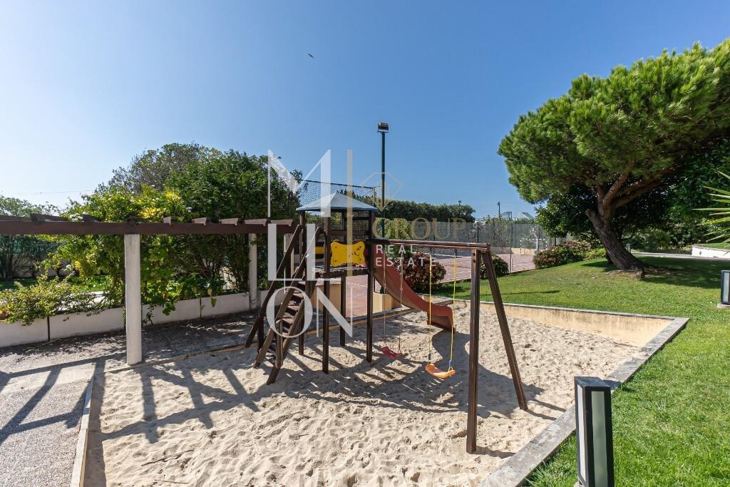 Moradia T4 com Vista Mar, Piscina e Garagem para 3 Carros | Miramar