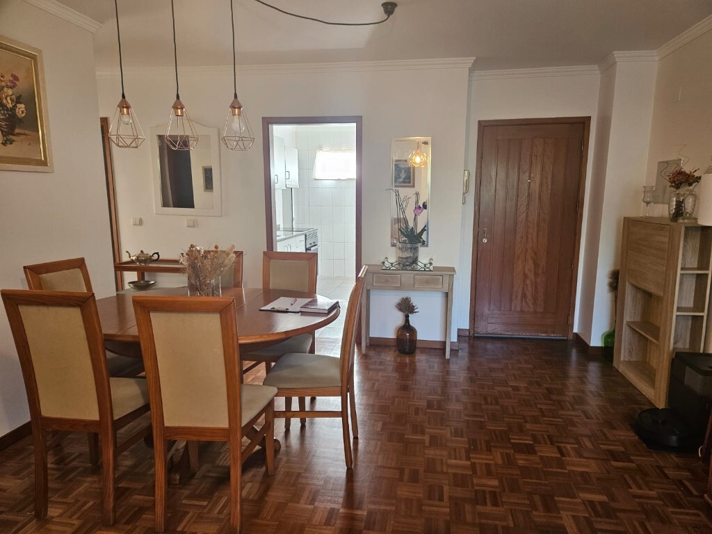 Apartamento de 2 dormitorios | Caniço | Eiras