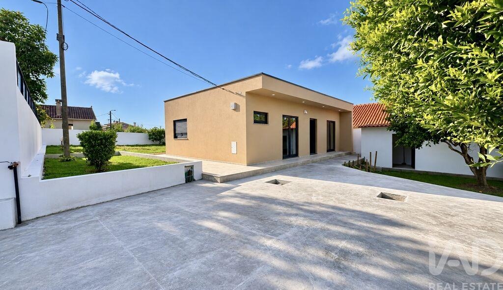 House in Alvaraes - view 1