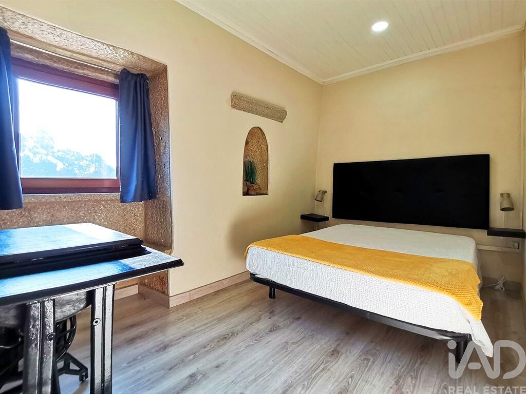 House in Mondim de Baixo - Image 4