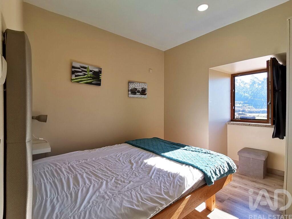 House in Mondim de Baixo - Image 5