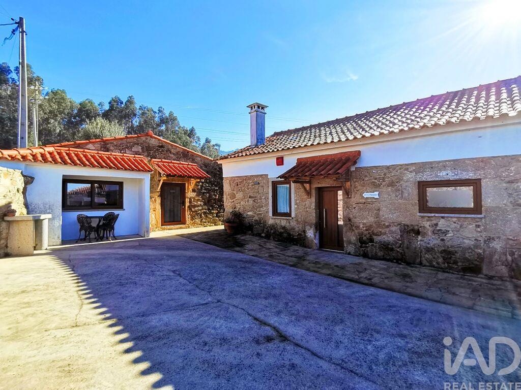 House in Mondim de Baixo - Image 2