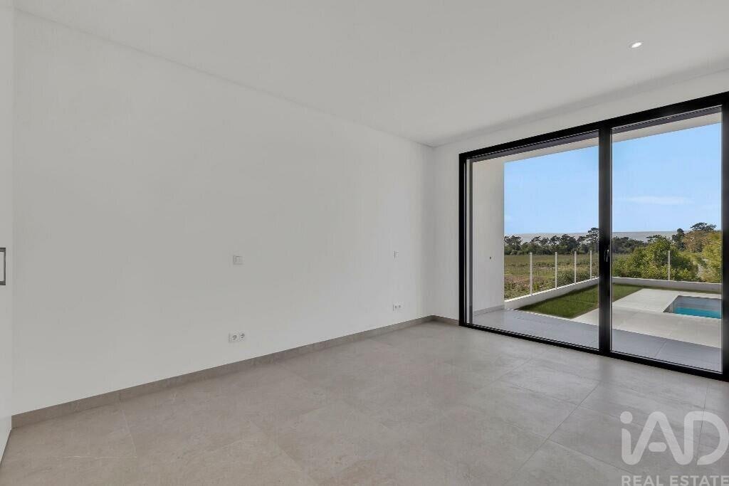 House in Casais da Cidade - Image 4