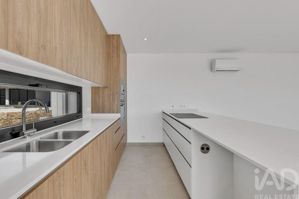 House in Casais da Cidade - Image 2