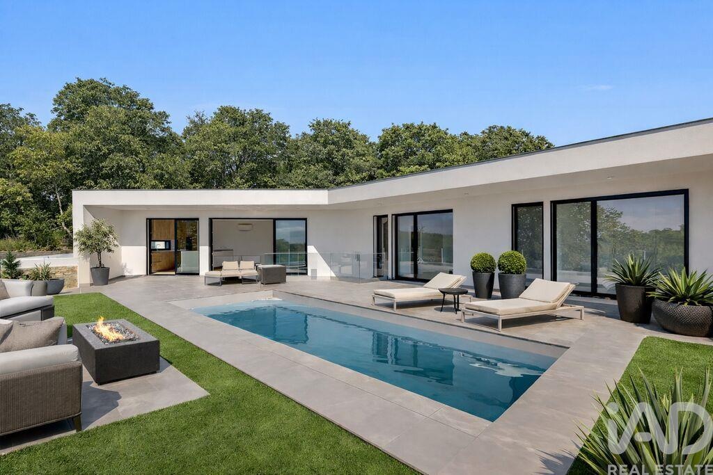 House in Serra do Bouro - view 1