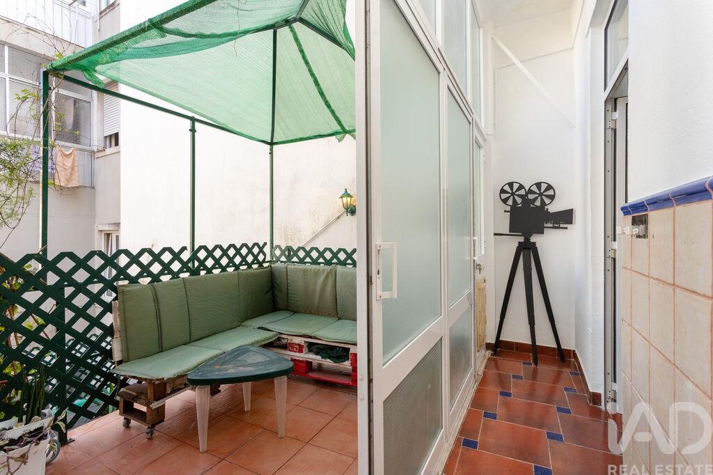 Apartment in Lisbon - Image 5