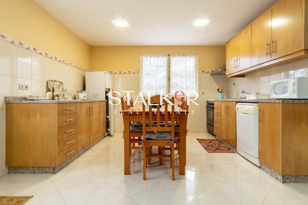 Moradia com 2 habitações em Vila Maior
