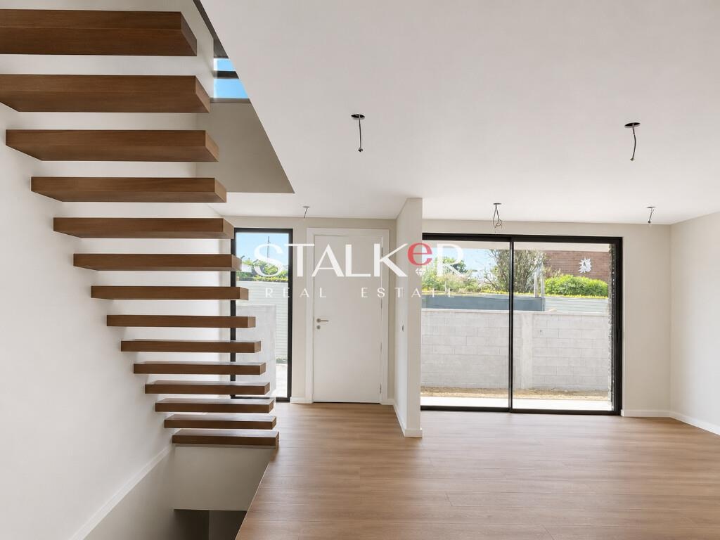 Moradia de Luxo T3 C/ Elevador - São Félix da Marinha - Praias