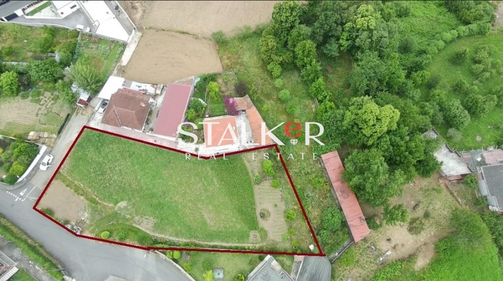 TERRENO URBANO COM 1.547 M² e 56 m de frente - FIÃES - SANTA MARIA DA FEIRA