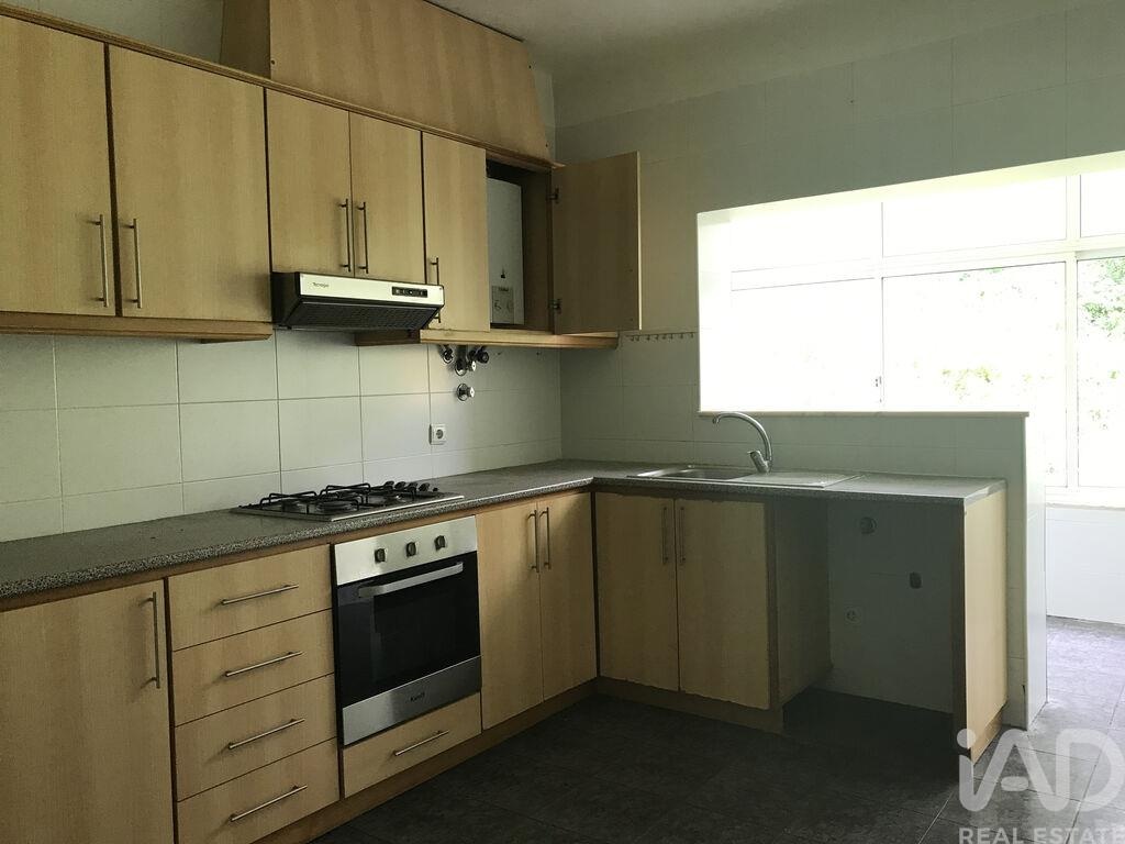 Apartment in Coimbra - Image 5