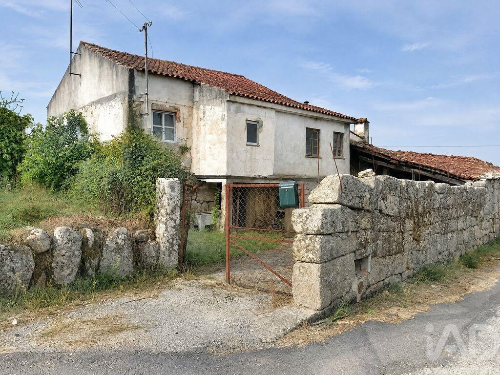 House in Vila Franca da Beira - view 1