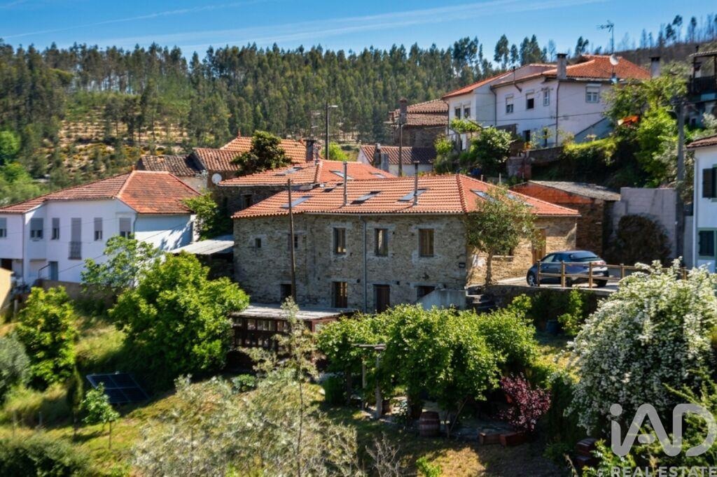 House in Benfeita - view 1