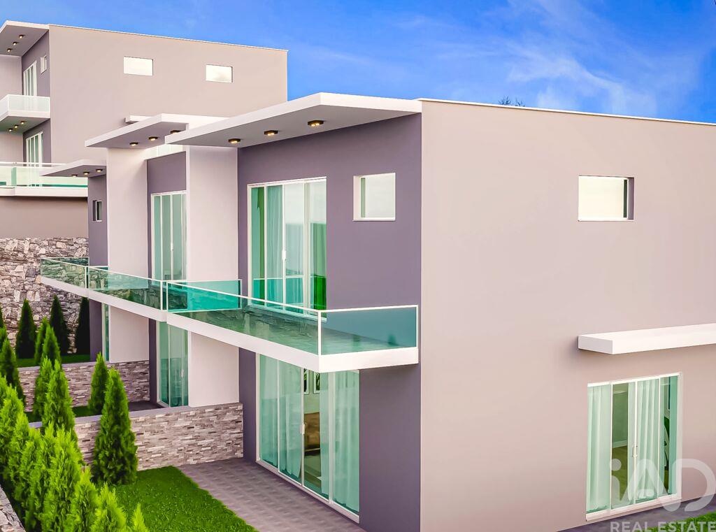 House in Canico - Image 3