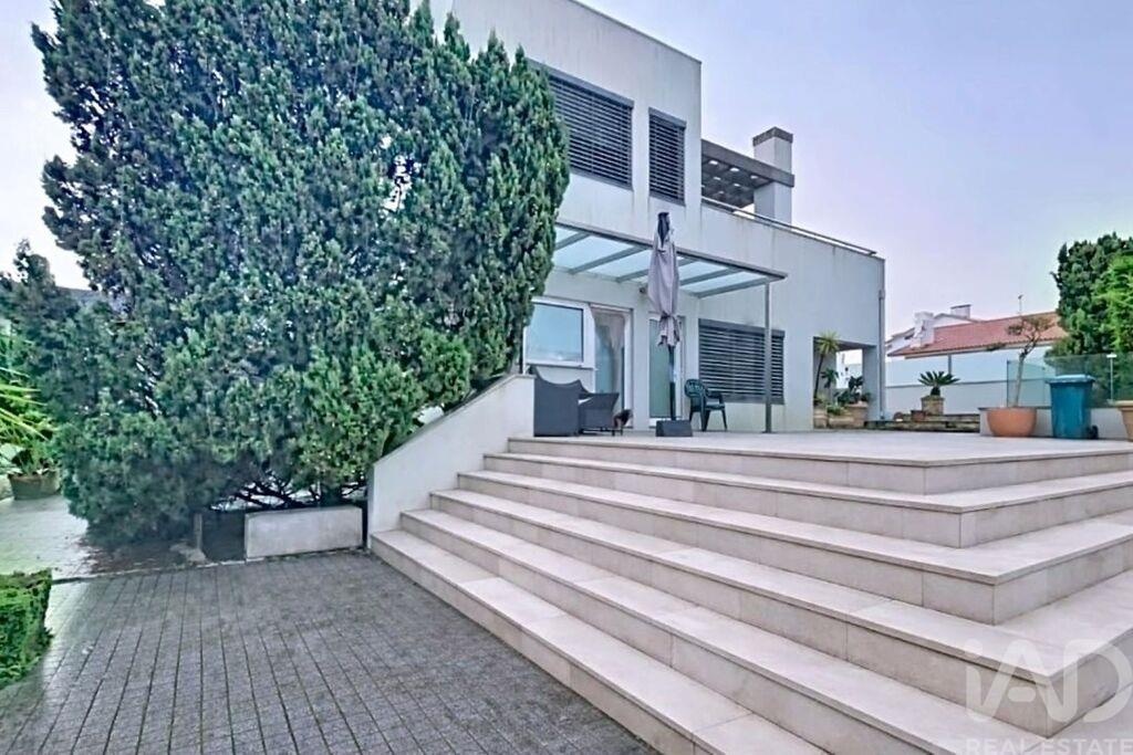 House in Sao Vicente de Pereira Jusa - Image 3