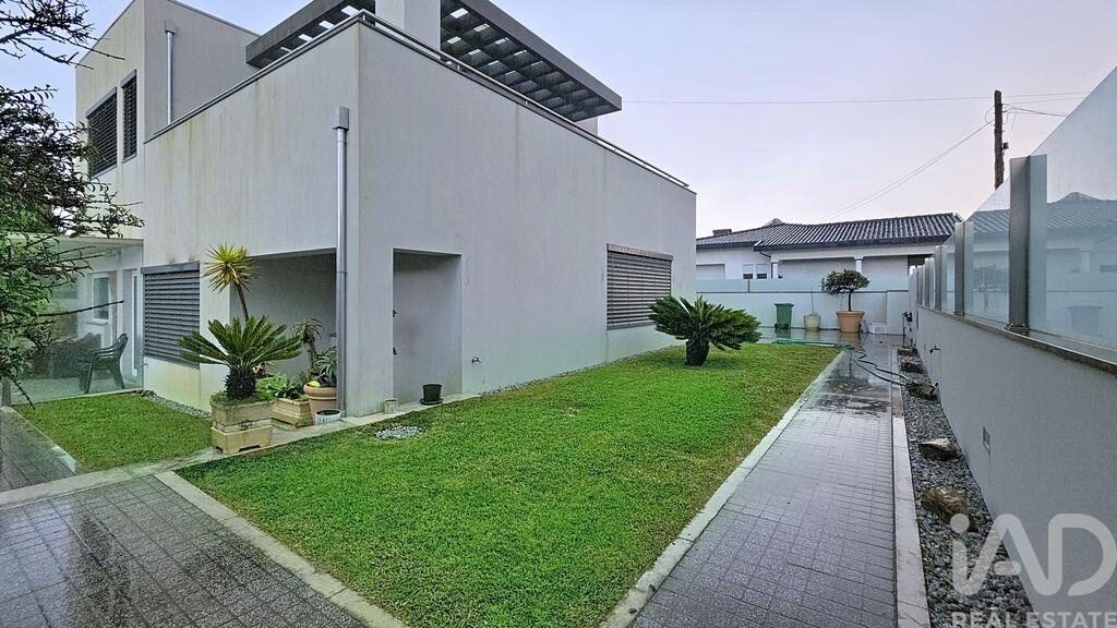 House in Sao Vicente de Pereira Jusa - Image 4