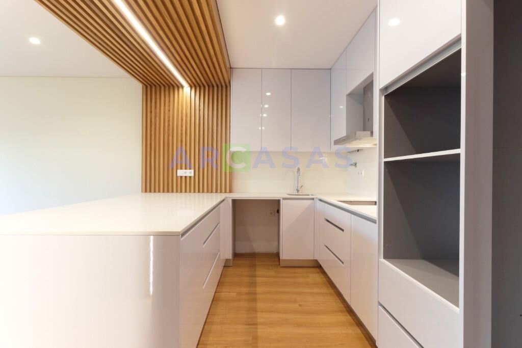 Moradia_V3_jardim_varandas_Trofa-cozinha