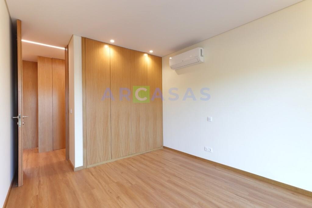 Moradia_V3_jardim_varandas_Trofa-quarto 1a