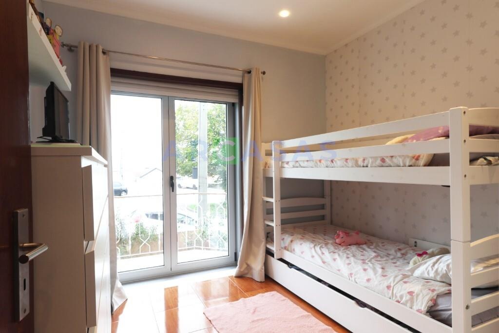 Apartamento_T3_Vilar_de_Andorinho_Vila_Nova_Gaia_garagem_varandas - quarto 2