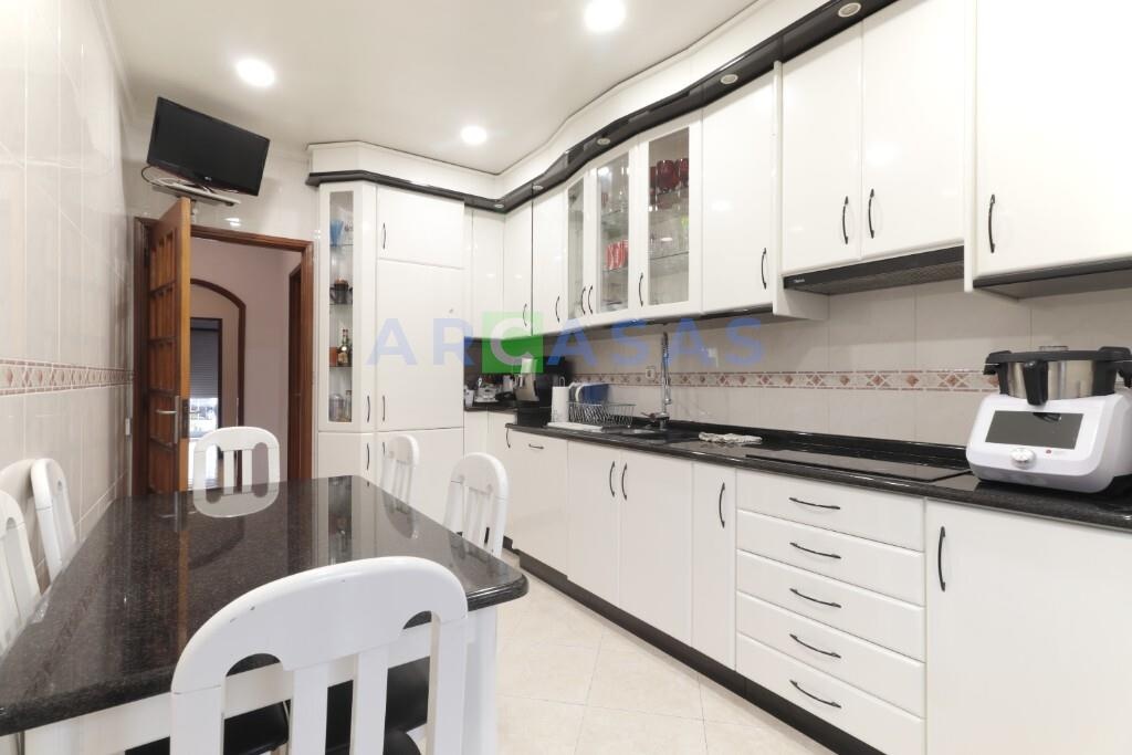 Apartamento_T3_Vilar_de_Andorinho_Vila_Nova_Gaia_garagem_varandas - cozinha 1