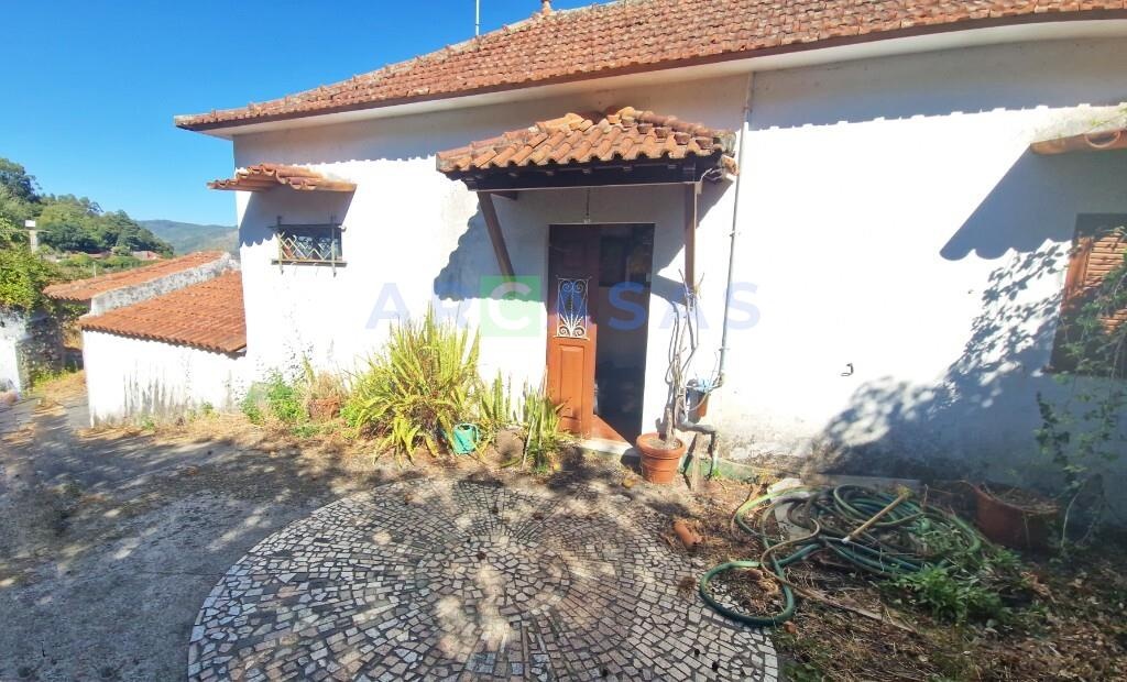 MORADIA V2 LAMELAS_SANTO TIRSO - casa_jardim_terreno_garagem_logradouro_vistas 1