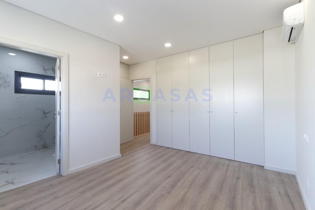 Andar Moradia Alfena com garagem fechada - Suite 2 a