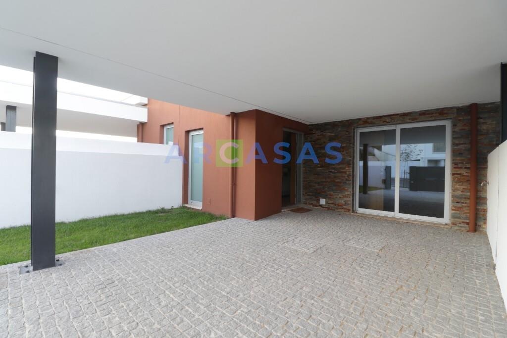 Moradia_V3_jardim_varandas_Trofa-fachada 2