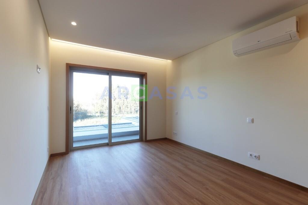 Moradia_V3_jardim_varandas_Trofa-quarto 2