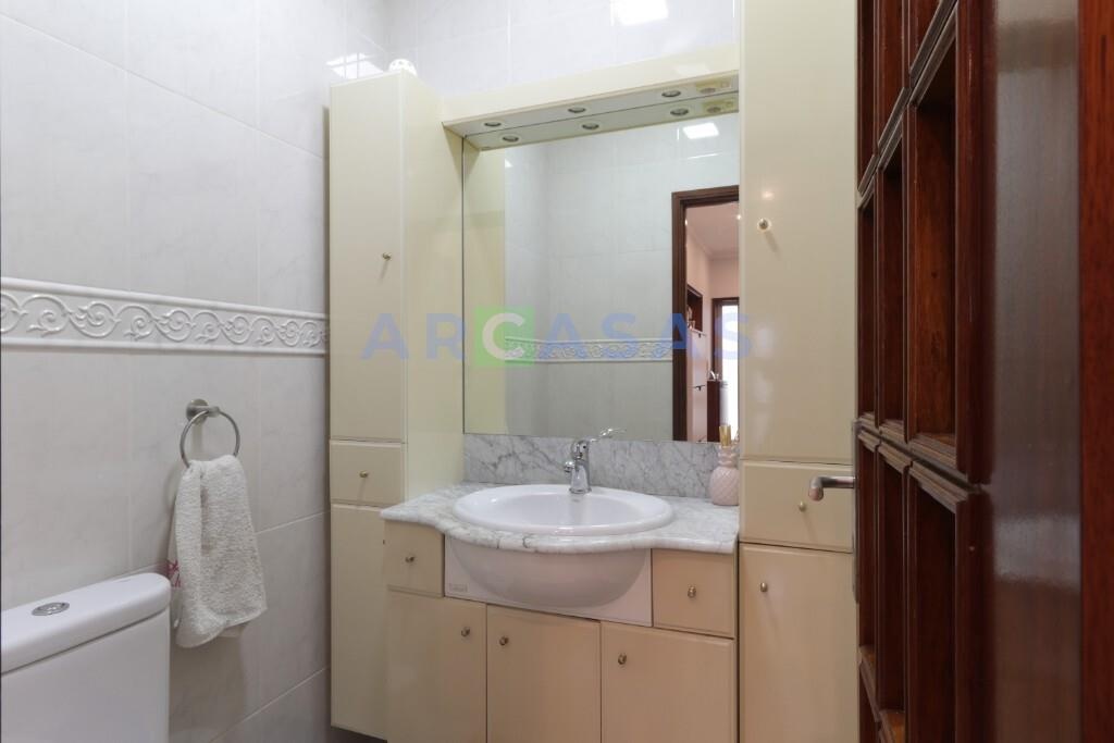 Apartamento_T3_Vilar_de_Andorinho_Vila_Nova_Gaia_garagem_varandas - WC Serviço