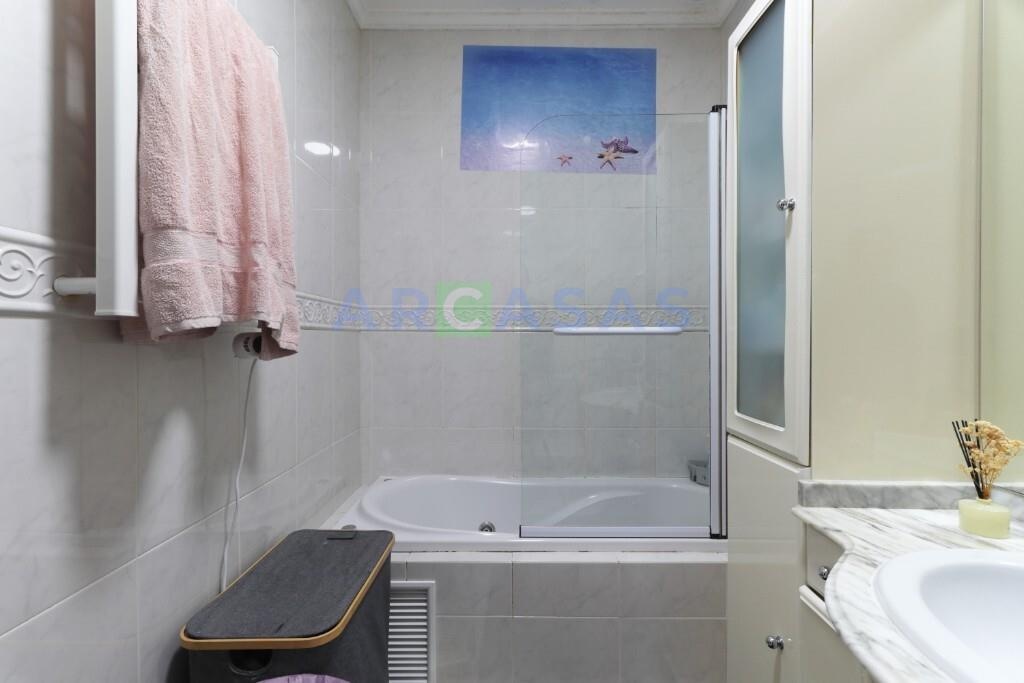 Apartamento_T3_Vilar_de_Andorinho_Vila_Nova_Gaia_garagem_varandas - WC completo 1
