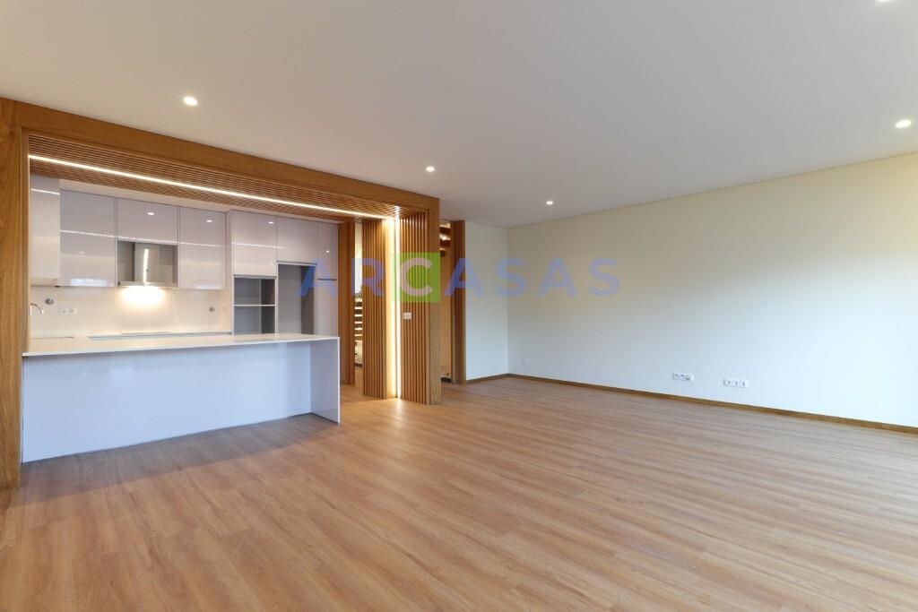 Moradia_V3_jardim_varandas_Trofa- sala e cozinha 2