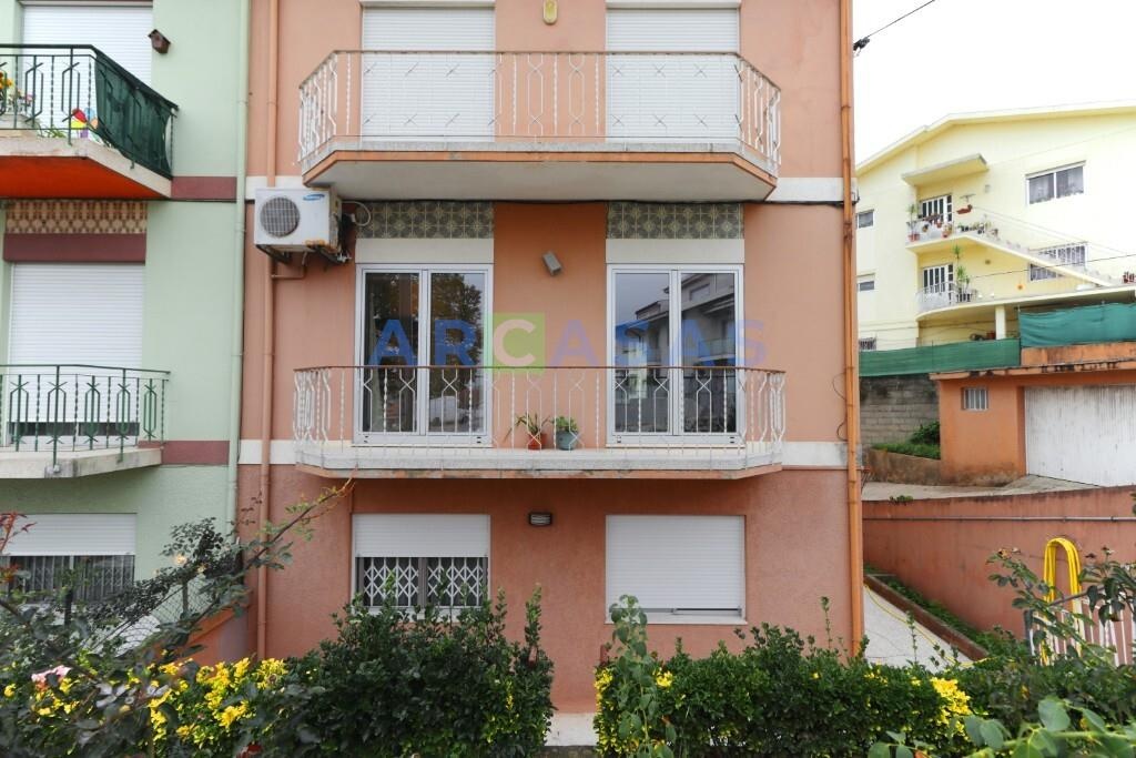 Apartamento_T3_Vilar_de_Andorinho_Vila_Nova_Gaia_garagem_varandas - exterior