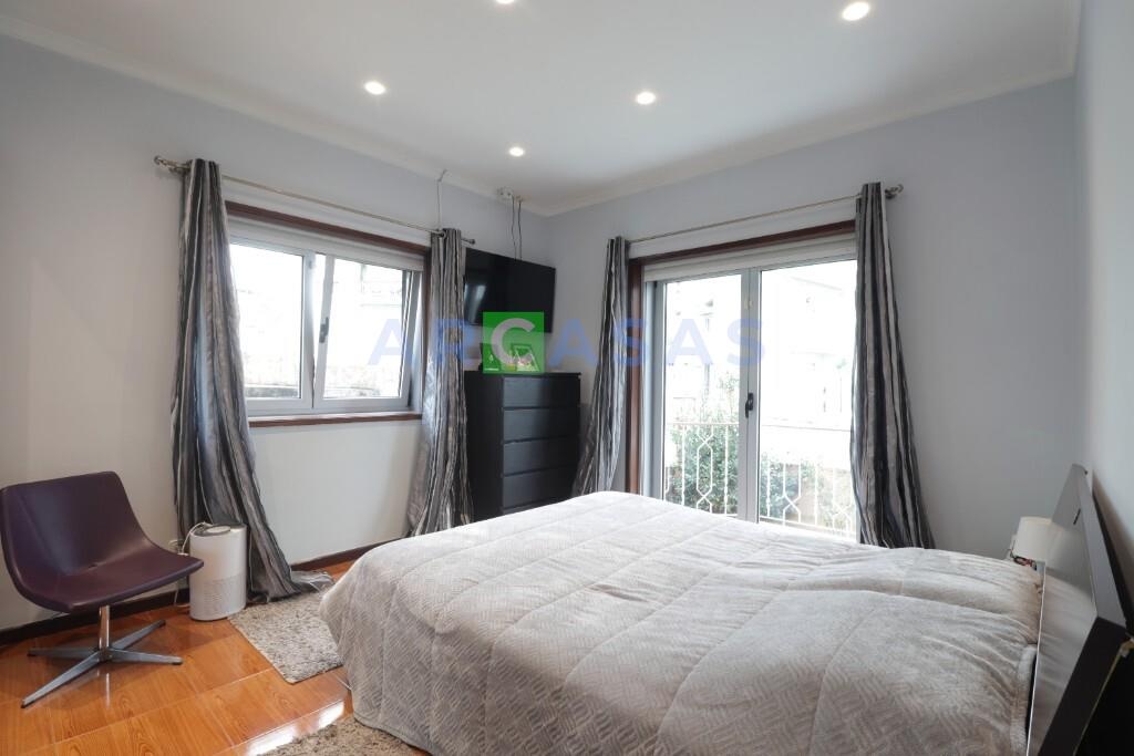 Apartamento_T3_Vilar_de_Andorinho_Vila_Nova_Gaia_garagem_varandas - quarto 1