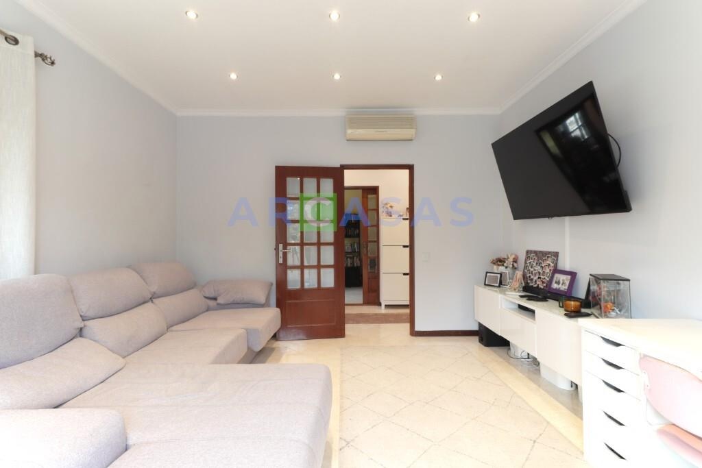 Apartamento_T3_Vilar_de_Andorinho_Vila_Nova_Gaia_garagem_varandas - sala 3