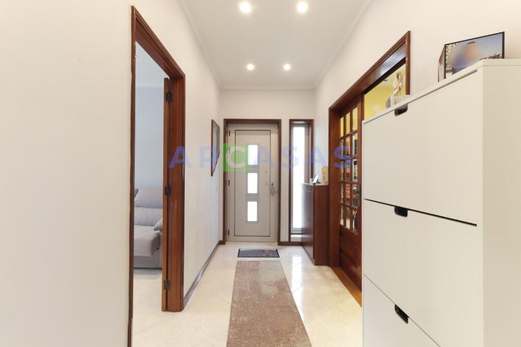 Apartamento_T3_Vilar_de_Andorinho_Vila_Nova_Gaia_garagem_varandas - hall entrada 1