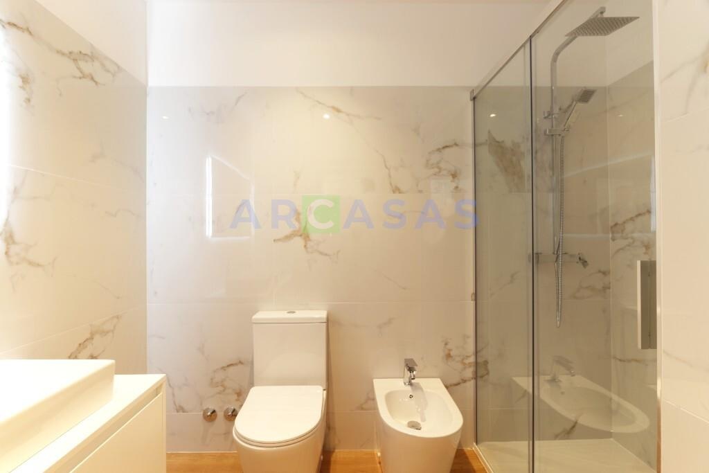 Moradia_V3_jardim_varandas_Trofa-suite wc 1