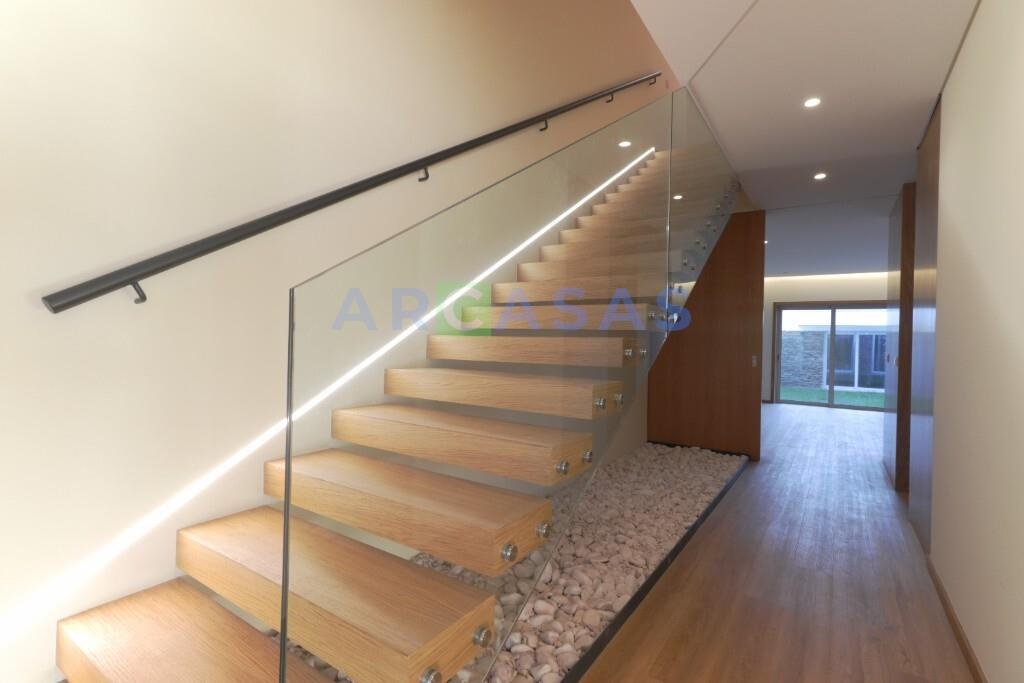 Moradia_V3_jardim_varandas_Trofa-entrada