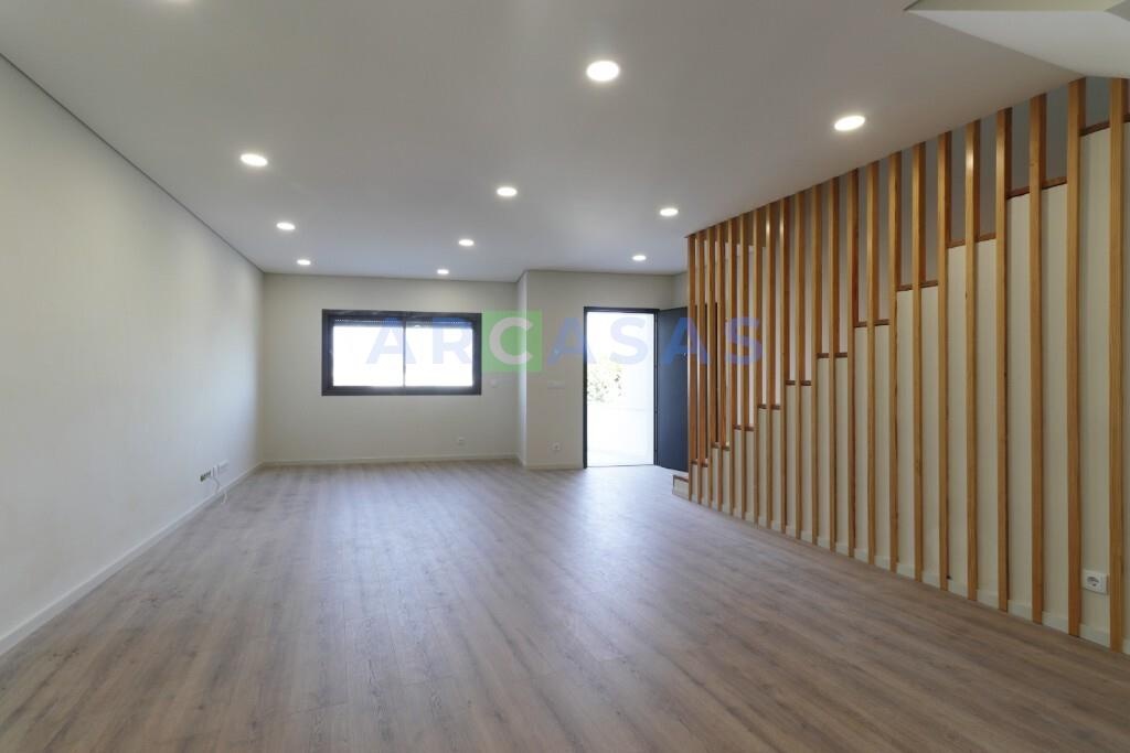 Andar Moradia Alfena com garagem fechada - Sala 1