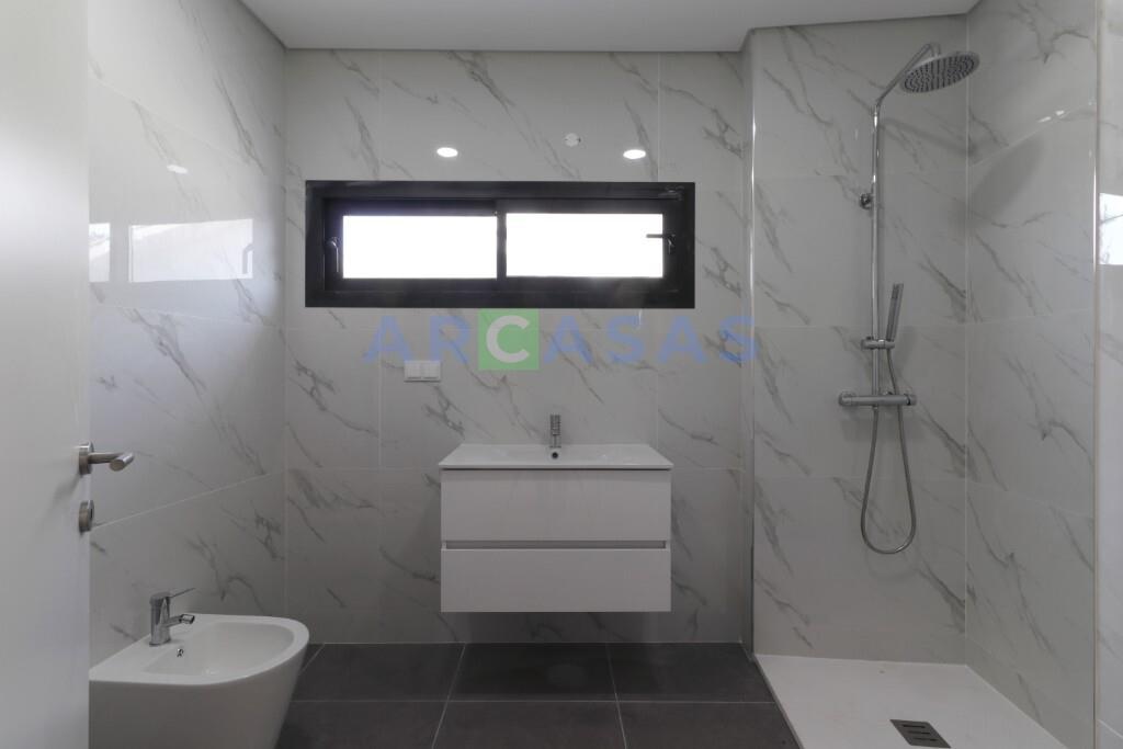 Andar Moradia Alfena com garagem fechada - Suite 3 Piso 0 WC