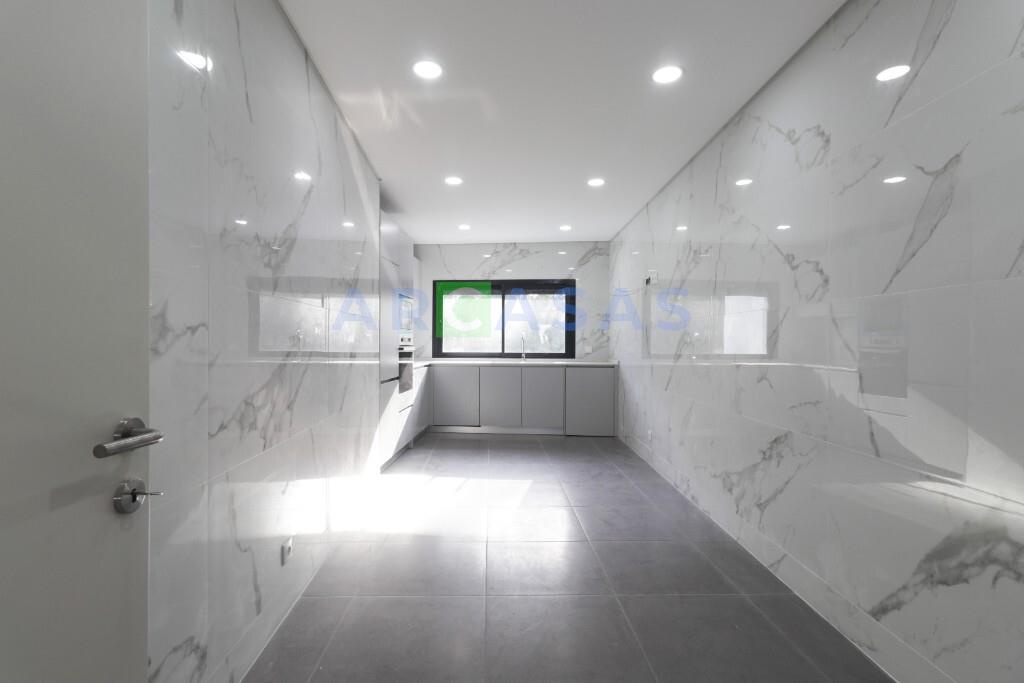 Andar Moradia Alfena com garagem fechada - cozinha